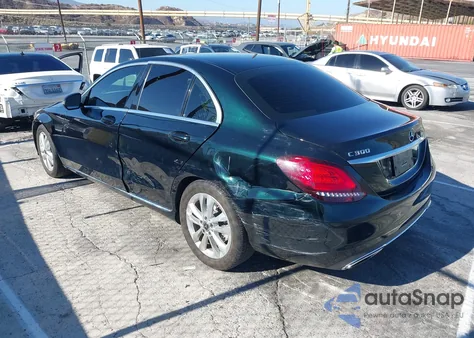 2019 Mercedes-Benz C 300 z USA, uszkodzony, nr VIN 55SWF8DB8KU313321